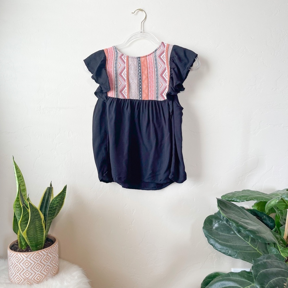 Cinnie Black Geometric Flutter Sleeve Top